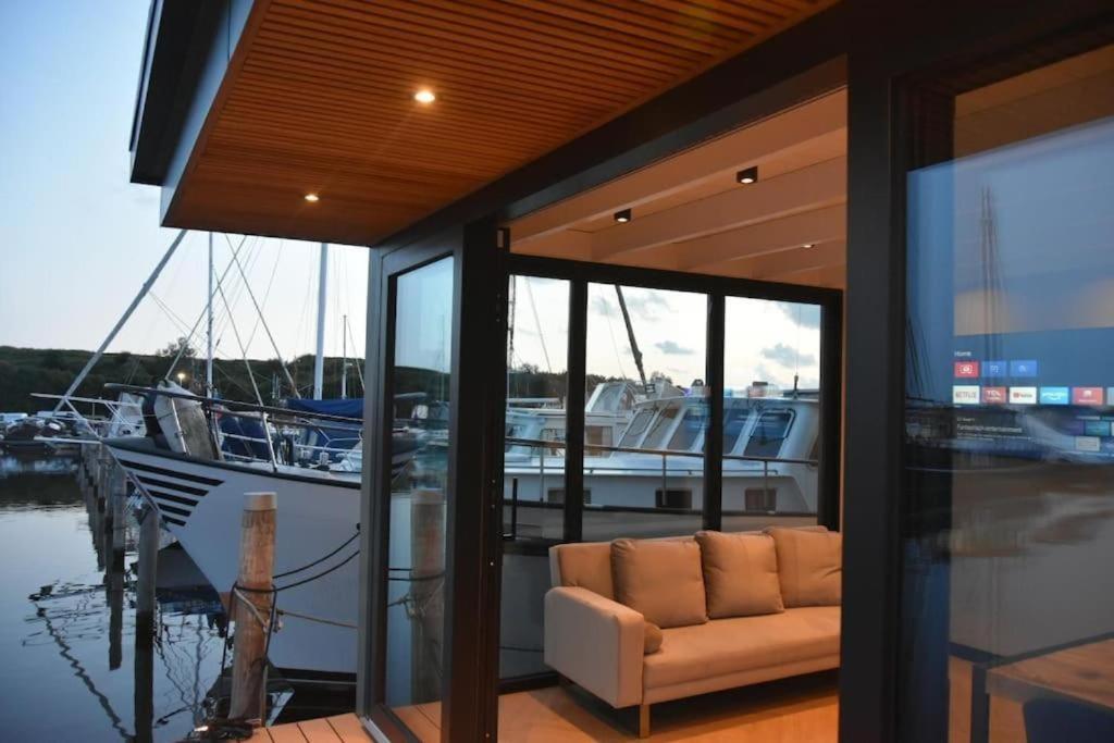 Moderne Houseboat Op Het Water! Botel