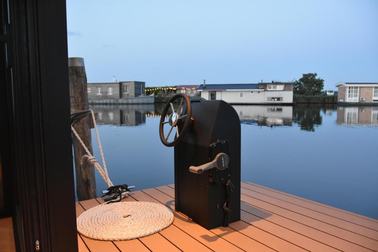 Moderne Houseboat Op Het Water! Botel *