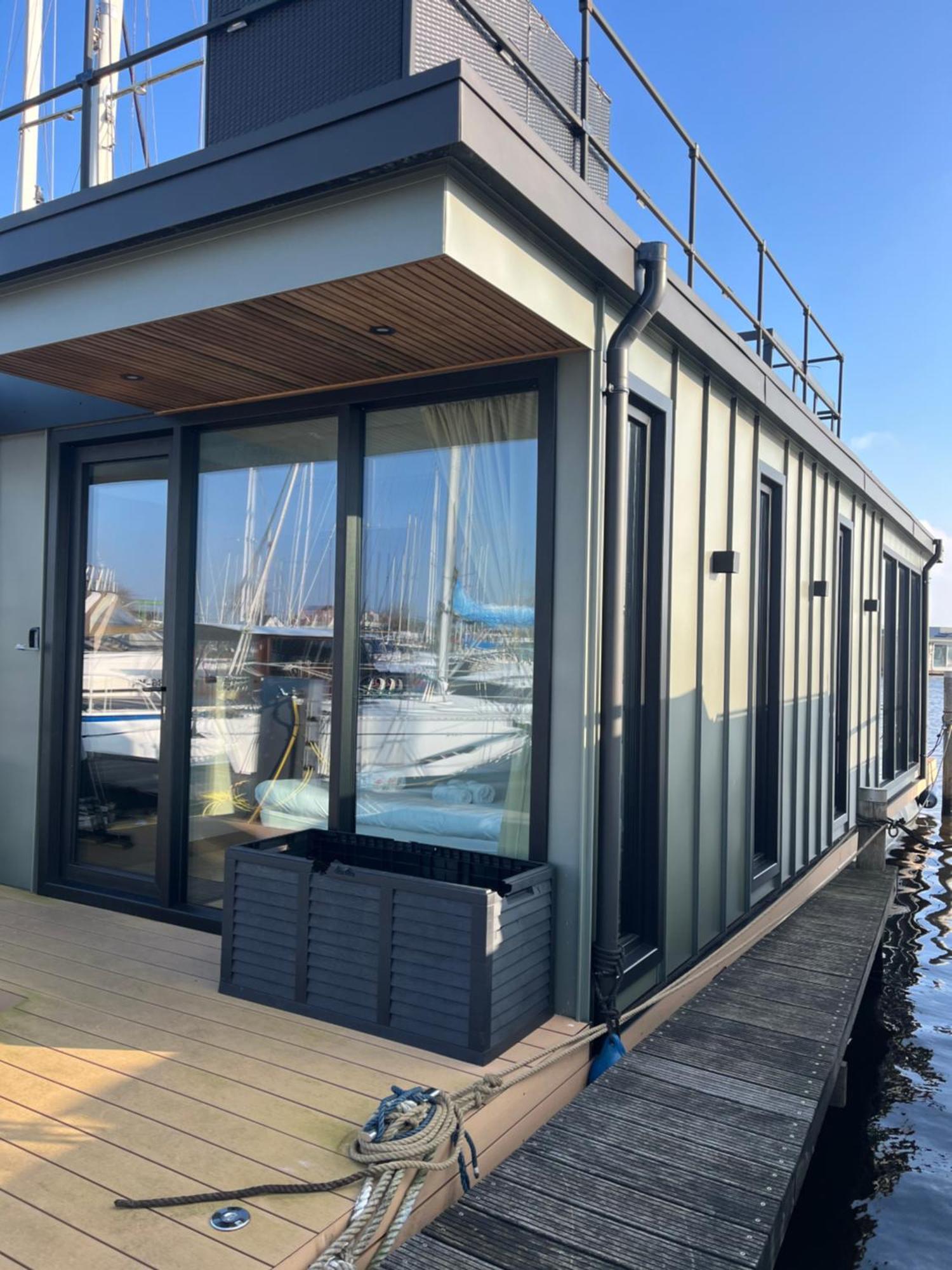Moderne Houseboat Op Het Water! * Assendelft